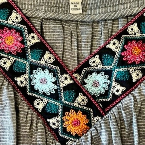 Anthropologie Eri + Ali Boho Embroidered V-Neck Flowy Top Small - Picture 6 of 13